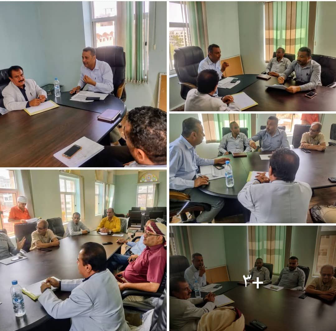 مدير عام مكتب ضرائب تعز يجتمع بمدراء الفروع