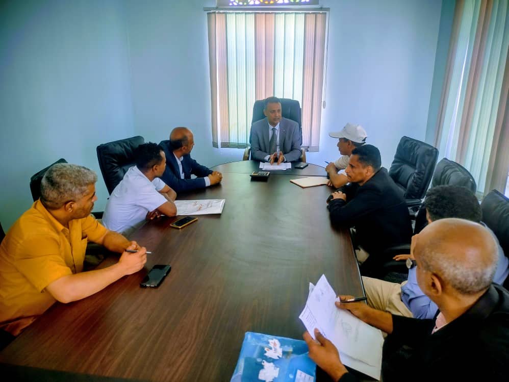 مدير عام مكتب الضرائب بتعز يستقبل قيادة التيار الوطني للتصحيح والبناء